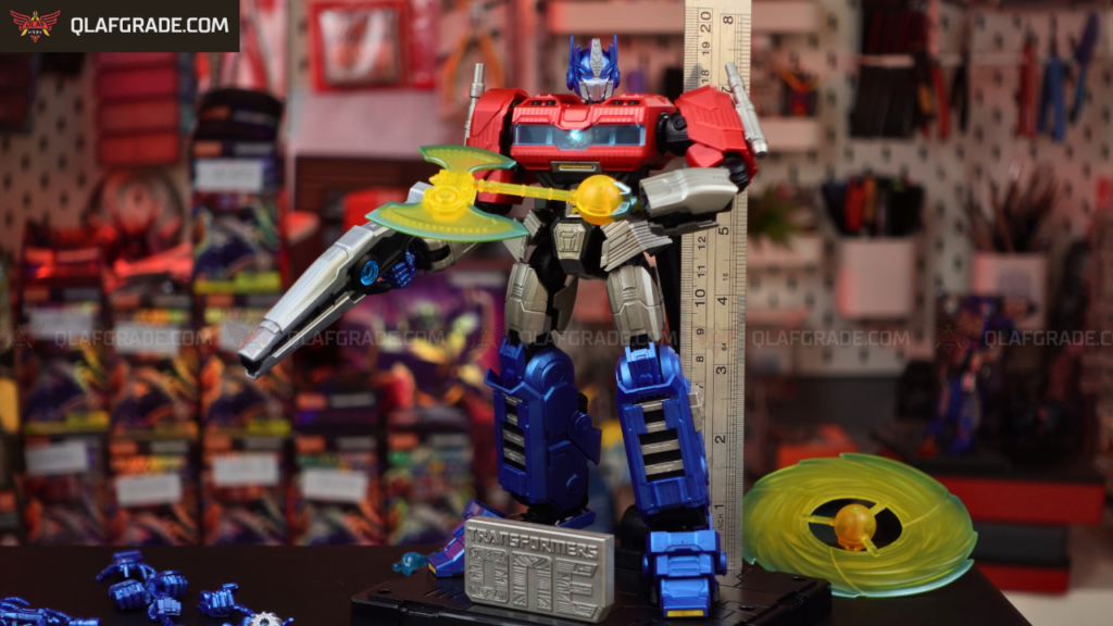 Tampilan keren Optimus Prime Transformer One Action Edition dari Blokees siap dipajang.